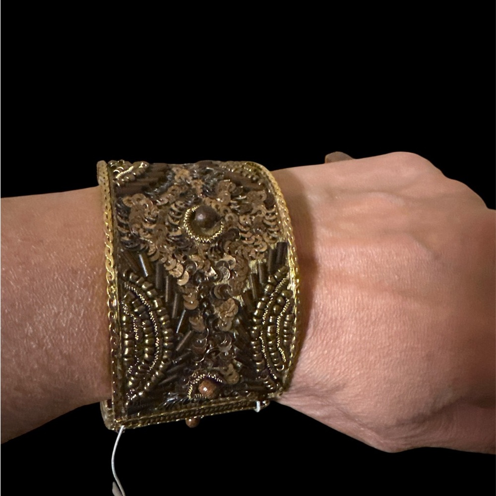 NWT! Elegant Gold and Brown Wearable Hinged Bracelet